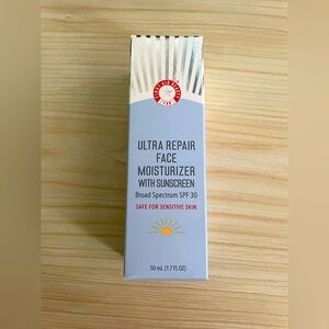 First Aid Beauty Ultra Repair Face Moisturizer With Sunscreen